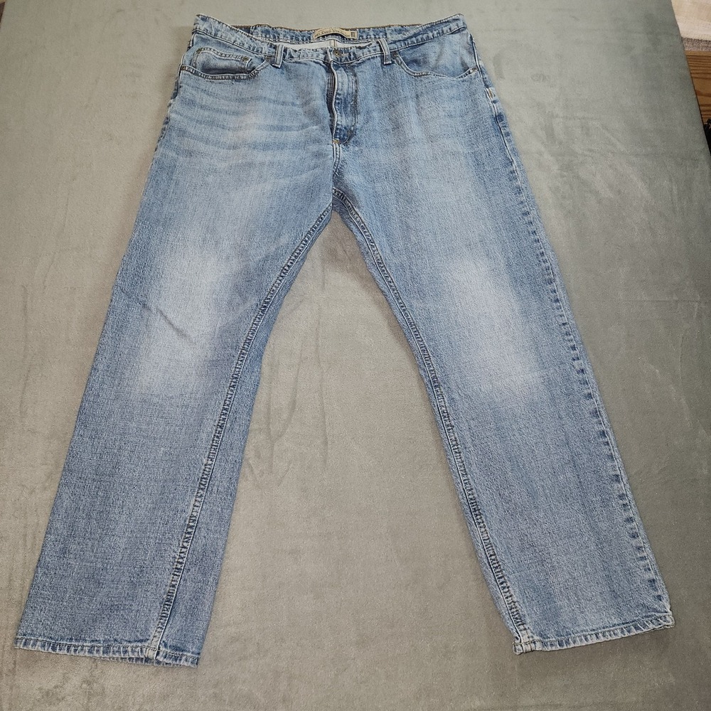 Wrangler Jeans Men's Quality Relaxed Straight fit Size 38x30 with 5 Pockets‎